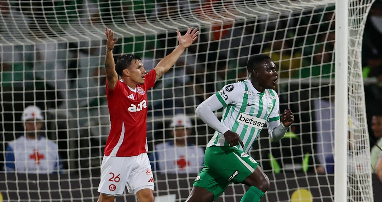 Soccer Football - Copa Libertadores - Group Stage - Atletico Nacional v Internacional - Estadio Atanasio Girardot, Medellin, Colombia - May 8, 2025 Atletico Nacional's Kevin Viveros celebrates scoring their third goal REUTERS/Luisa Gonzalez