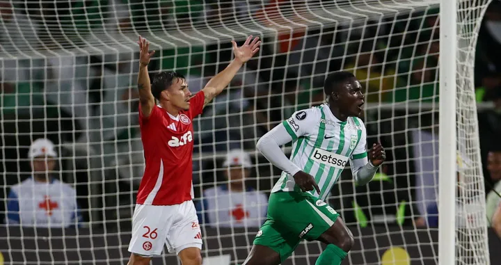 Soccer Football - Copa Libertadores - Group Stage - Atletico Nacional v Internacional - Estadio Atanasio Girardot, Medellin, Colombia - May 8, 2025 Atletico Nacional's Kevin Viveros celebrates scoring their third goal REUTERS/Luisa Gonzalez