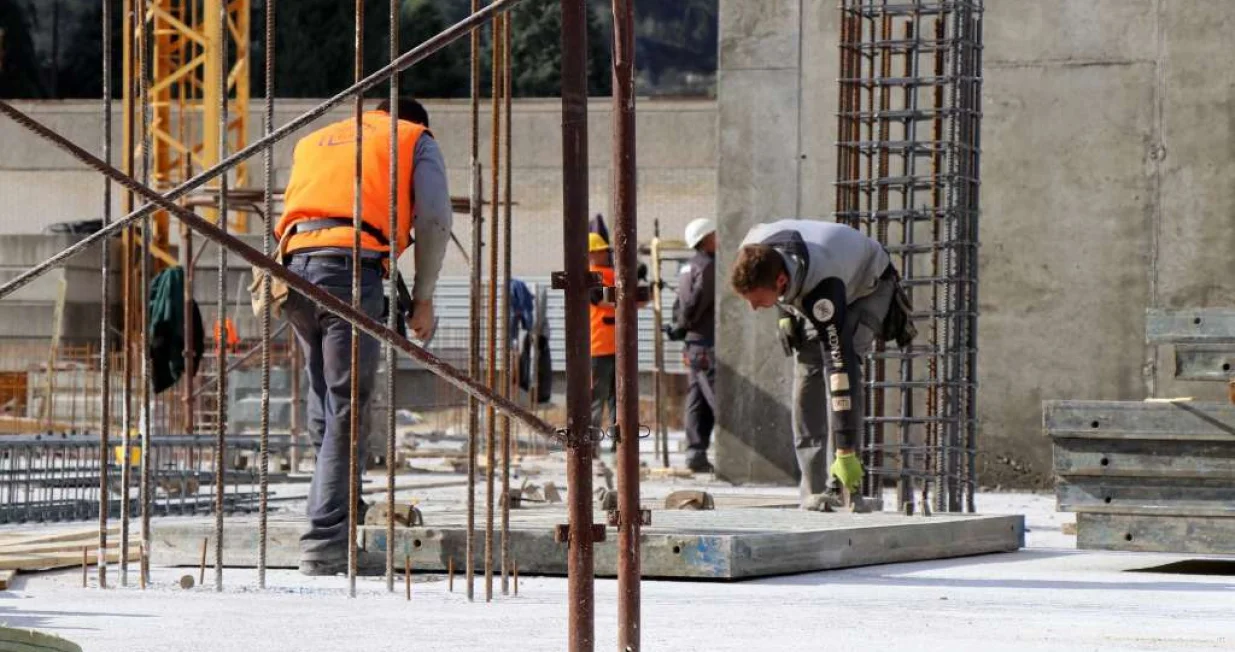 Građevina i bolovanje/