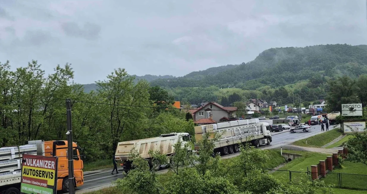 Obustavljen saobraćaj/Žepče.ba/Facebook//