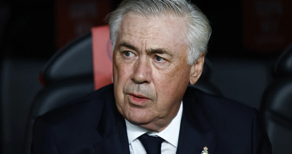 Soccer Football - Copa del Rey - Final - FC Barcelona v Real Madrid - Estadio de La Cartuja, Seville, Spain - April 26, 2025 Real Madrid coach Carlo Ancelotti looks on before the match REUTERS/Borja Suarez