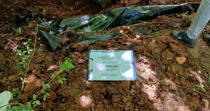 Ekshumacija na lokalitetu Grahovci, općina Kiseljak; iskopani kompletni posmrtni ostaci dvije žrtve agresije na BiH bošnjačke nacionalnosti, nestale 1993. godine//