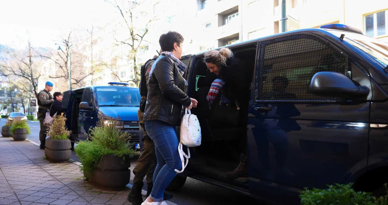 Privođenje Adne Mesihović u Tužilaštvo KS/Damir Deljo