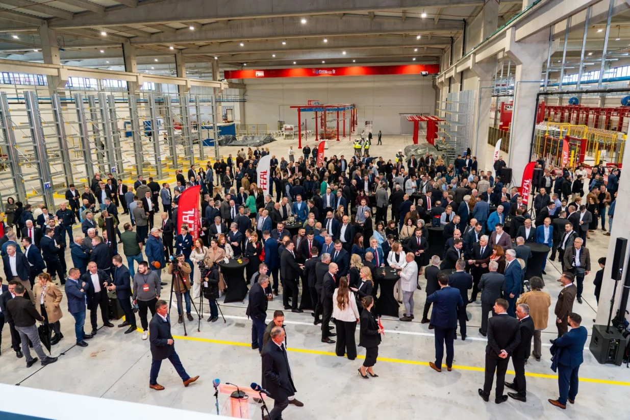 Otvaranju tvornice prisustvovali su brojni uzvanici/FEAL/