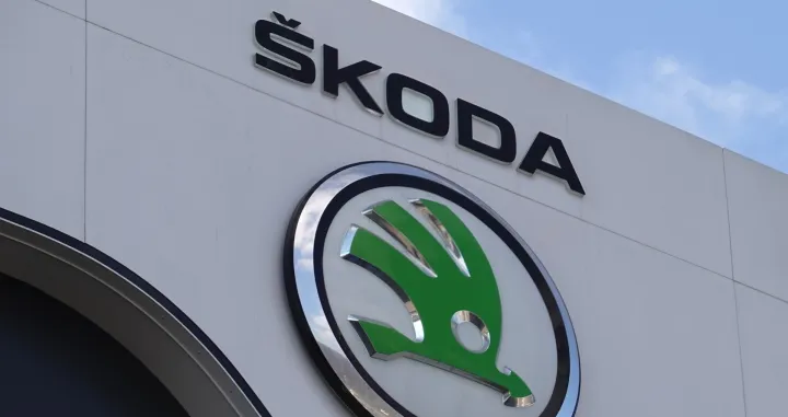 epa09828798 A view of the logo of Skoda at a car show room in Moscow Russia, 16 March 2022. On 24 February Russian troops had entered Ukrainian territory in what the Russian president declared a 'special military operation', resulting in fighting and destruction in the country, a huge flow of refugees, and multiple sanctions against Russia. As the result of sanctions imposed by the West on Russia, a number of automakers, including Volvo, BMW, Jaguar, Land Rover, Mercedes-Benz, Toyota, Mazda and others, have announced the suspension or limitation of their business in Russia, which had a significant impact on the Russian car market. EPA/MAXIM SHIPENKOV/Maxim Shipenkov