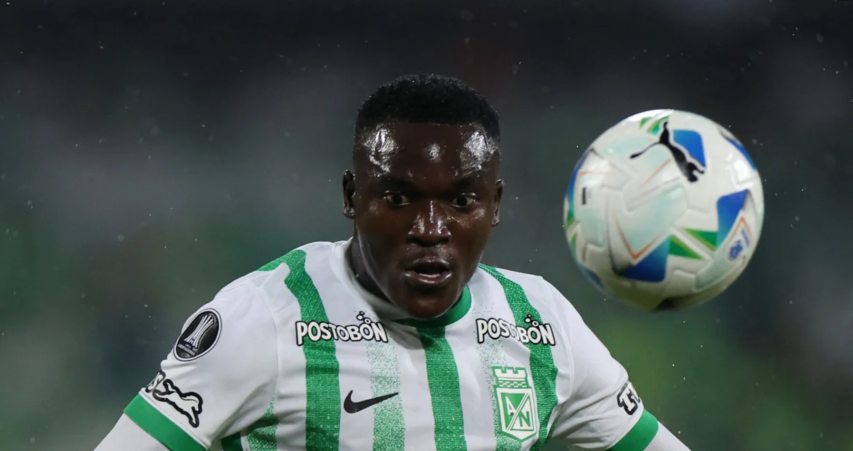 Soccer Football - Copa Libertadores - Group Stage - Atletico Nacional v Internacional - Estadio Atanasio Girardot, Medellin, Colombia - May 8, 2025 Atletico Nacional's Kevin Viveros in action REUTERS/Luisa Gonzalez