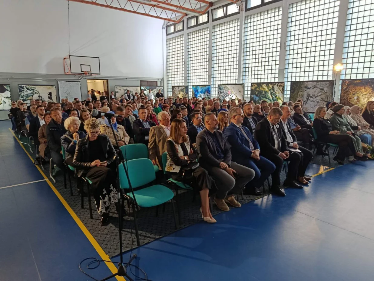 U Osnovnoj školi "Osman Nakaš" obilježena 30. godišnjica genocida u Srebrenici//