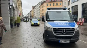 Automobilom (Mini Cooperom) se zabio u masu ljudi na protestu sindikata Verdi u Minhenu u Njemačkoj/Behlül Çetinkaya