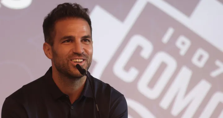 epa10101601 Como's new player Cesc Fabregas speaks during his presentation at a press conference in Como, Italy, 01 August 2022. Former Spain international Fabregas joins Italian Serie B side 1907 Como on a free transfer. EPA/MATTEO BAZZI