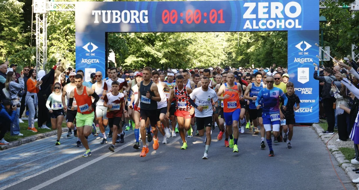 Maratonska utrka, polumaratonska utrka i utrka na pet kilometara počele su jutros u Sarajevu u okviru ovogodišnjeg "Sarajevo Marathona"/Almir Razić 