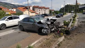 Uništeno vozilo na mjestu nesreće/Tanja Cerić/Oslobođenje/