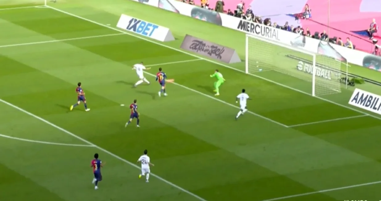 Treći gol Mbappea (FOTO: Screenshot/Reddit)