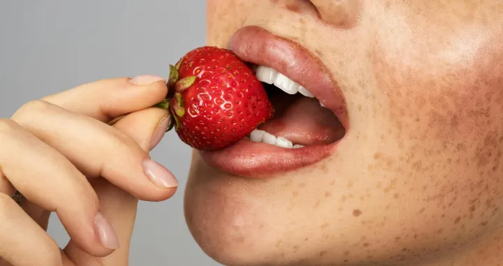 Peckanje u ustima nakon jagoda ukazuje na ove moguće tegobe/Pexels