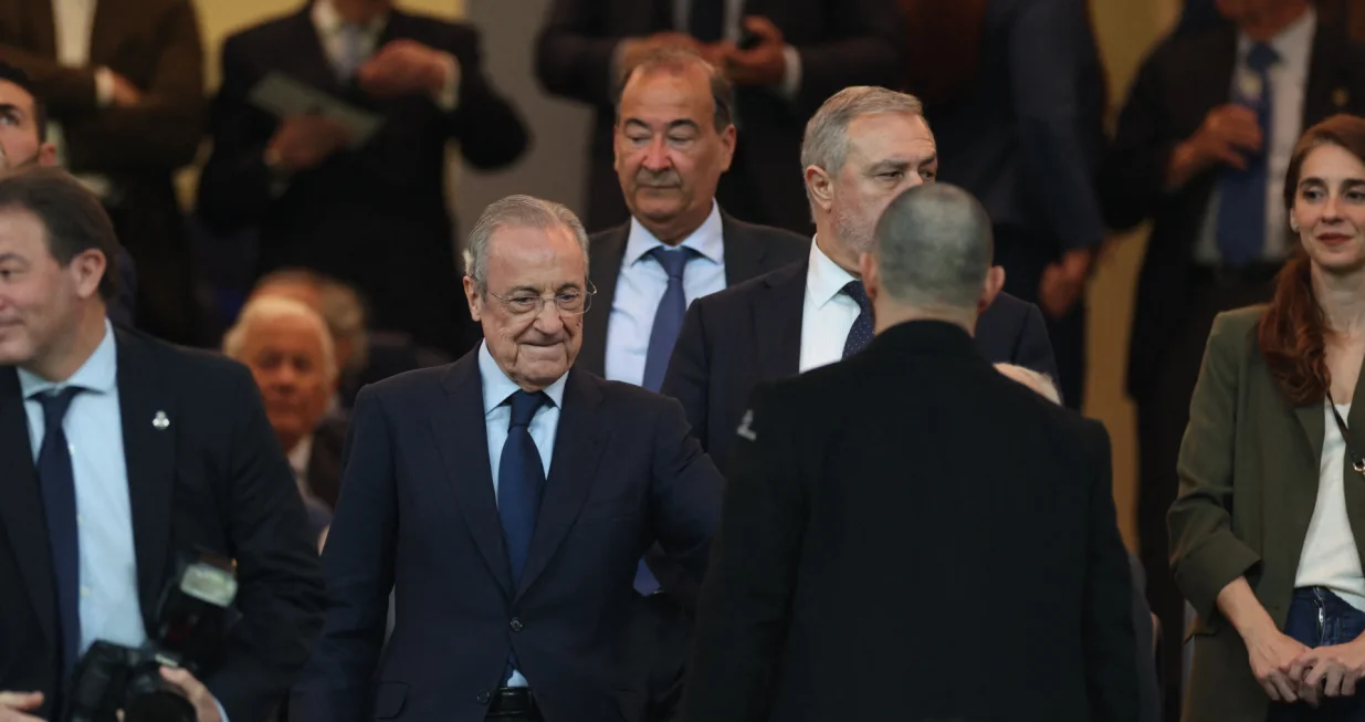 Soccer Football - LaLiga - Real Madrid v Athletic Bilbao - Santiago Bernabeu, Madrid, Spain - April 20, 2025 Real Madrid president Florentino Perez in the stands before the match REUTERS/Isabel Infantes