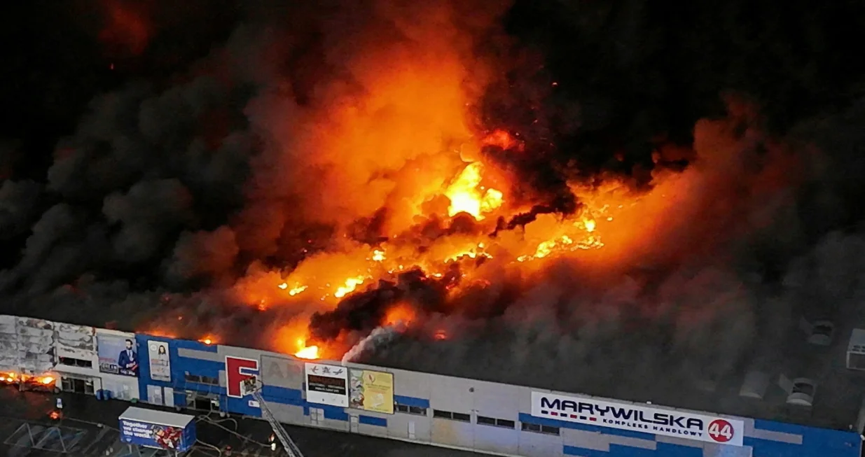 FILE PHOTO: Drone view of the Marywilska 44 shopping centre burning during a massive fire in Warsaw, Poland, May 12, 2024. Dariusz Borowicz/Agencja Wyborcza.pl via REUTERS ATTENTION EDITORS - THIS IMAGE WAS PROVIDED BY A THIRD PARTY. POLAND OUT. NO COMMERCIAL OR EDITORIAL SALES IN POLAND./File Photo/Dariusz Borowicz