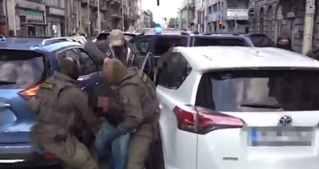 Specijalna antiteroristička jedinica TEK sprovodi hapšenje u mađarskoj/