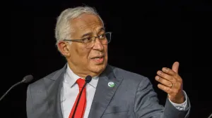 epa10357723 Portuguese Prime Minister Antonio Costa takes part in a press conference following the 9th Summit of the Leaders of the Southern Countries of the European Union, Alicante, Spain, 09 December 2022. The EU-Med9 meeting brings together the leaders or representatives of Spain, Portugal, France, Italy, Greece, Malta, Cyprus, Slovenia and Croatia. EPA/BIEL ALINO/Biel Alino