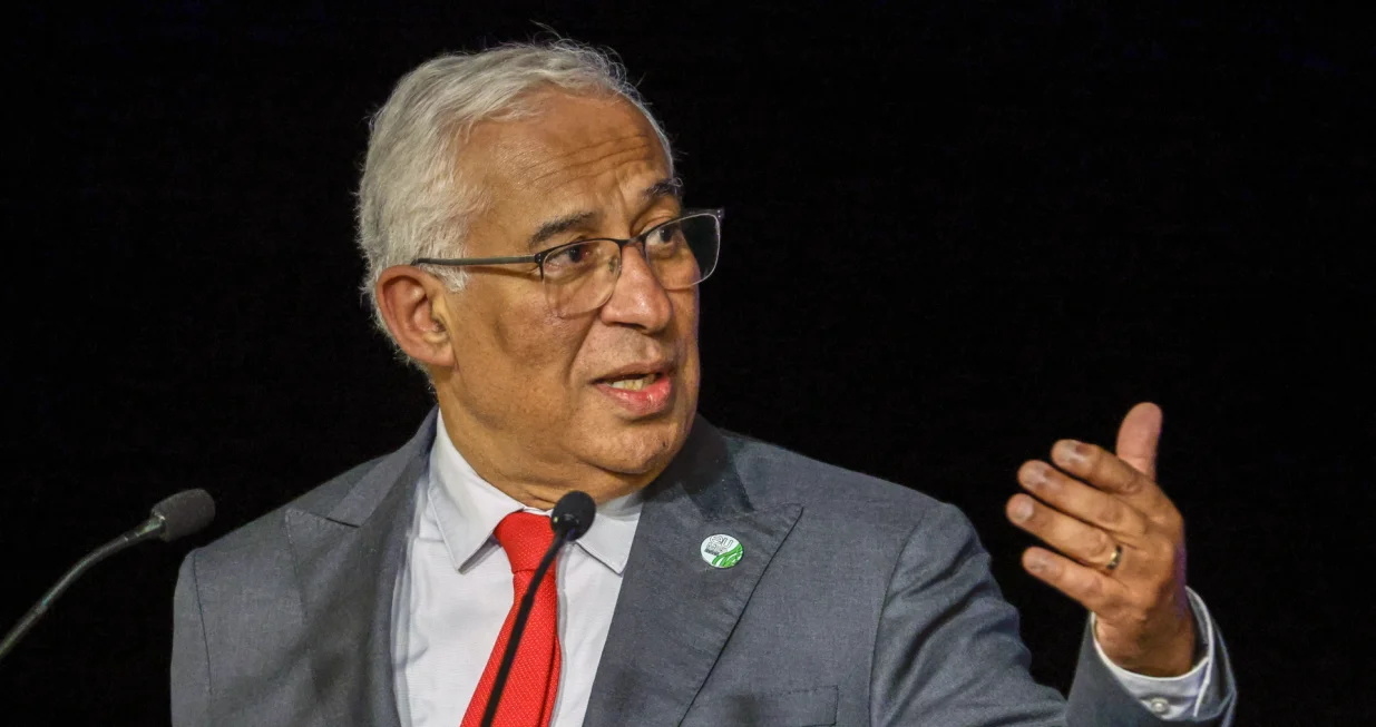 epa10357723 Portuguese Prime Minister Antonio Costa takes part in a press conference following the 9th Summit of the Leaders of the Southern Countries of the European Union, Alicante, Spain, 09 December 2022. The EU-Med9 meeting brings together the leaders or representatives of Spain, Portugal, France, Italy, Greece, Malta, Cyprus, Slovenia and Croatia. EPA/BIEL ALINO/Biel Alino