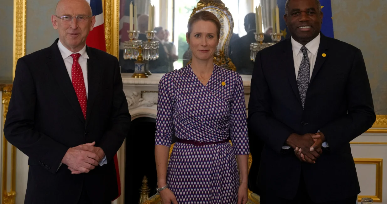 British Foreign Secretary David Lammy, British Defence Secretary John Healey, and European Union High Representative for Foreign Affairs and Security Policy Kaja Kallas pose for pictures, as Britain hosts talks on Ukraine and the future of European security at Lancaster House in London, Britain, May 12, 2025. REUTERS/Carlos Jasso/Pool/Carlos Jasso