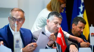 Sporazum stranaka na nivou države BiH o uspostavi nove koalicije, dvije trojke iz RS i FBiH - SDS, PDP, SDP, NiP, NS, ZPR, te NES, Naprijed, ZNG, zgrada Parlamenta/Damir Deljo