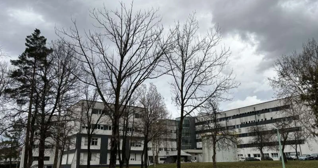 Kantonalna bolnica Dr. Irfan Ljubijankić Bihać.JPG/