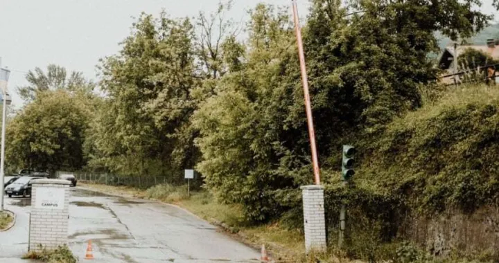 Prilaz kasarni u Tuzli/