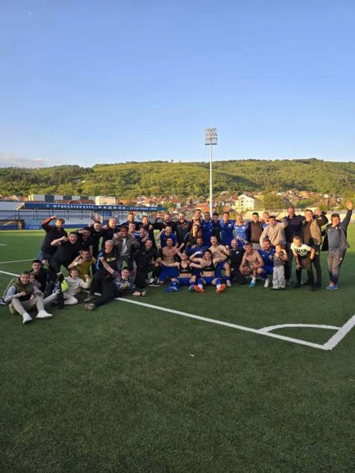 Slavlje nakon osvajanja titule (FOTO: FK Radnik/Facebook)