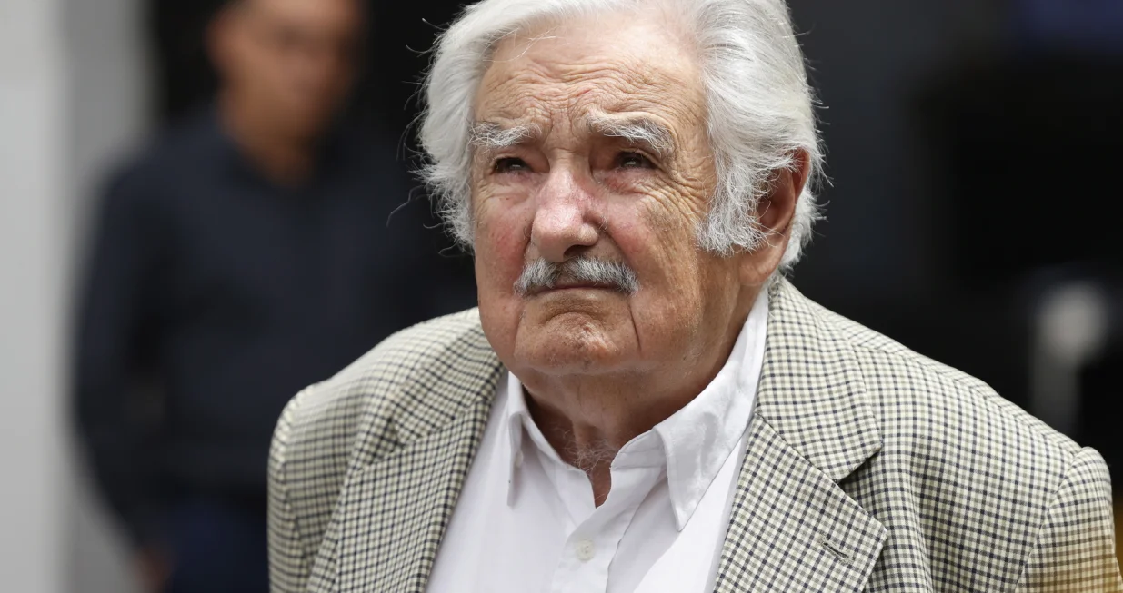 epa10352087 Former Uruguayan President Jose Mujica attends a meeting with President of Chile Gabriel Boric at the Palacio de La Moneda in Santiago, Chile, 06 December 2022. Jose 'Pepe' Mujica met in Santiago with Chilean President Gabriel Boric, as part of the visit made by the former Uruguayan President to Chile to participate in a forum on human rights. EPA/ELVIS GONZALEZ/Elvis Gonzalez