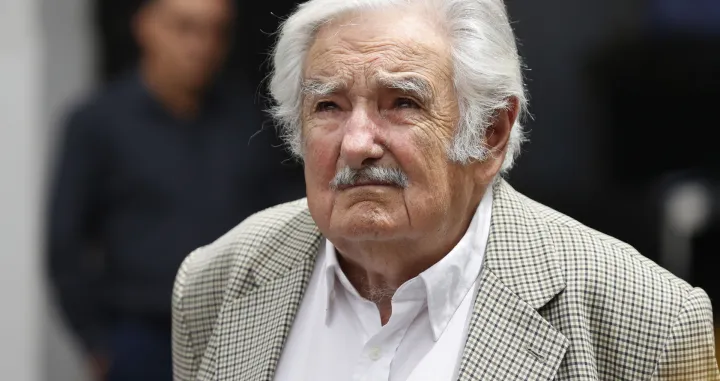 epa10352087 Former Uruguayan President Jose Mujica attends a meeting with President of Chile Gabriel Boric at the Palacio de La Moneda in Santiago, Chile, 06 December 2022. Jose 'Pepe' Mujica met in Santiago with Chilean President Gabriel Boric, as part of the visit made by the former Uruguayan President to Chile to participate in a forum on human rights. EPA/ELVIS GONZALEZ/Elvis Gonzalez
