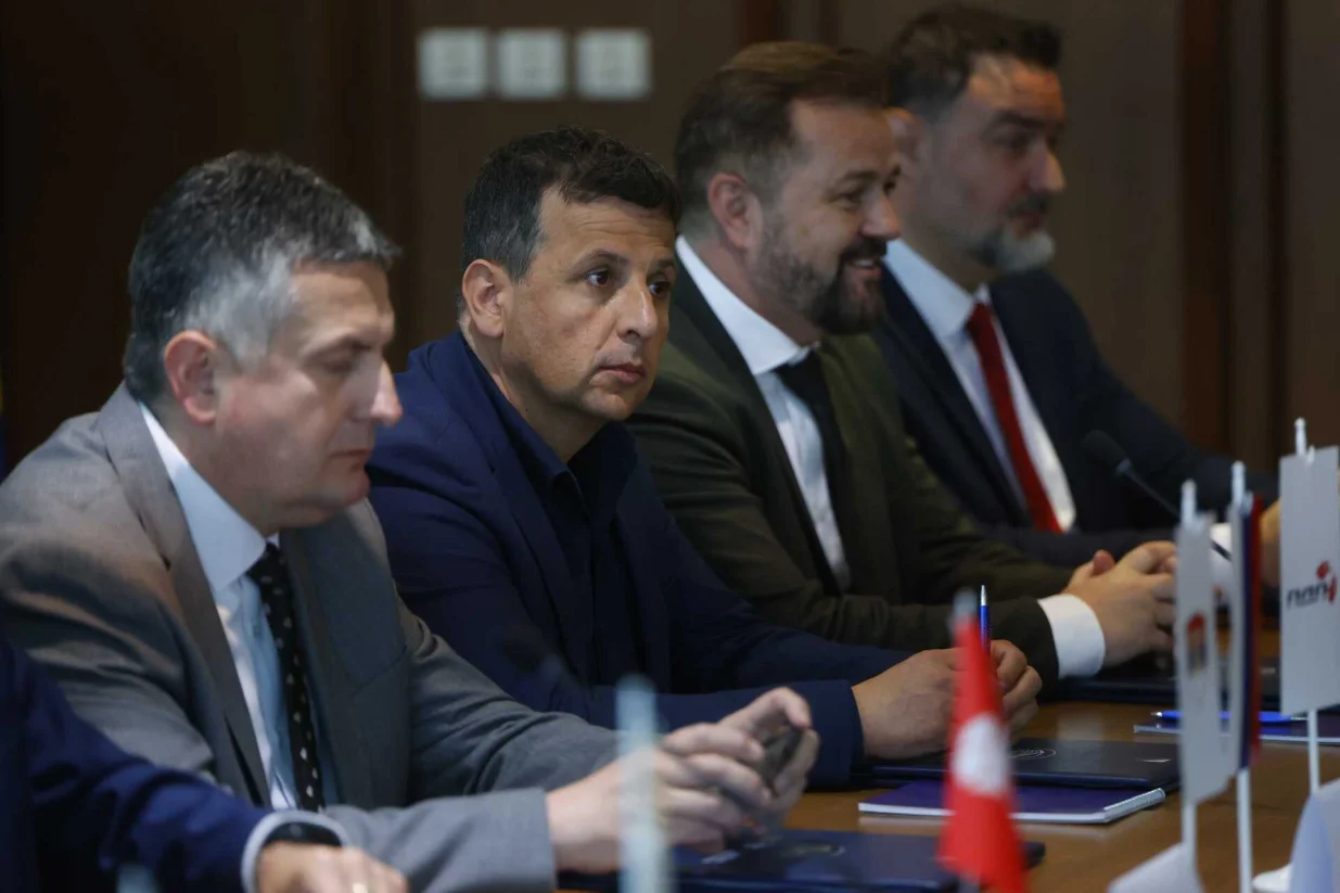 Sporazum stranaka na nivou države BiH o uspostavi nove koalicije, dvije trojke iz RS i FBiH - SDS, PDP, SDP, NiP, NS, ZPR, te NES, Naprijed, ZNG, zgrada Parlamenta BiH/Damir Deljo/