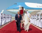 Doha, Katar - 15. maj 2025:Američki predsjednik Donald Trump doputovao je u srijedu u Dohu gdje ga je na aerodromu dočekao katarski emir Temim Bin Hamed Al Sani (Amiri Diwan of the State of Qatar - Anadolu Agency)/