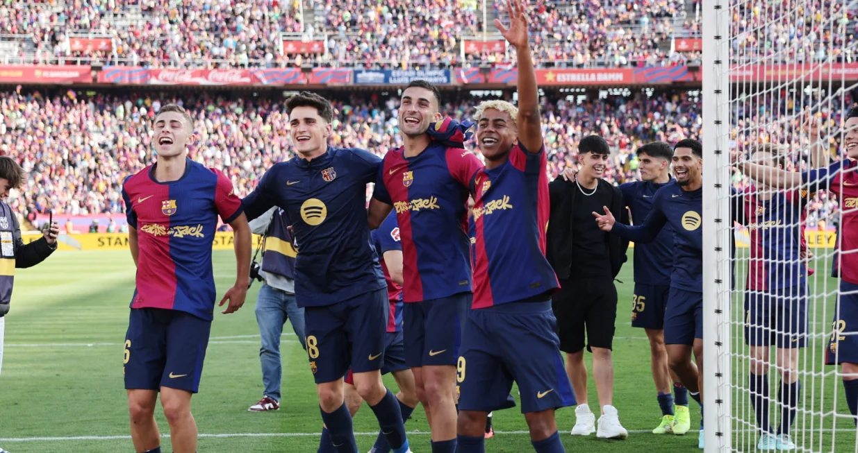 Soccer Football - LaLiga - FC Barcelona v Real Madrid - Estadi Olimpic Lluis Companys, Barcelona, Spain - May 11, 2025 FC Barcelona's Lamine Yamal, Ferran Torres, Pau Victor and Fermin Lopez celebrate after the match REUTERS/Nacho Doce
