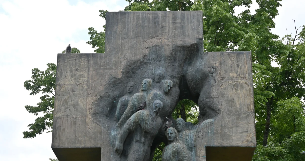 Spomenik "Za krst časni" je sol na ranu žrtvama/Andrej Bjeloš