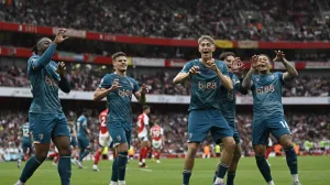 Soccer Football - Premier League - Arsenal v AFC Bournemouth - Emirates Stadium, London, Britain - May 3, 2025 AFC Bournemouth's Dean Huijsen celebrates scoring their first goal with teammates REUTERS/Tony O Brien EDITORIAL USE ONLY. NO USE WITH UNAUTHORIZED AUDIO, VIDEO, DATA, FIXTURE LISTS, CLUB/LEAGUE LOGOS OR 'LIVE' SERVICES. ONLINE IN-MATCH USE LIMITED TO 120 IMAGES, NO VIDEO EMULATION. NO USE IN BETTING, GAMES OR SINGLE CLUB/LEAGUE/PLAYER PUBLICATIONS. PLEASE CONTACT YOUR ACCOUNT REPRESENTATIVE FOR FURTHER DETAILS..