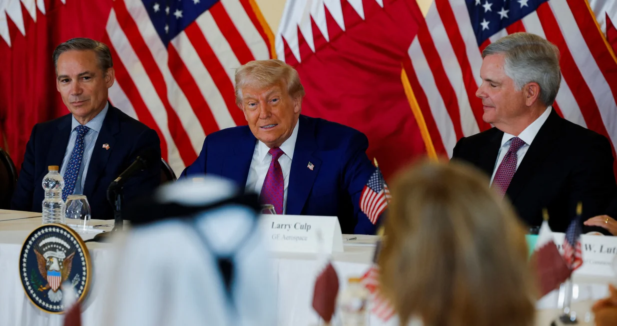 President and CEO of Boeing Kelly Ortberg, U.S. President Donald Trump and Chairman & CEO of GE Aerospace Larry Culp attend a roundtable discussion in Doha, Qatar, May 15, 2025. REUTERS/Brian Snyder/Brian Snyder
