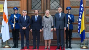 SARAJEVO, 15. maja (FENA) - Članovi Predsjedništva BiH svečano su dočekali predsjednika Republike Kipar Nikosa Christodoulidesa koji danas boravi u posjeti Bosni i Hercegovini. (Foto Fena Harun Muminović)/