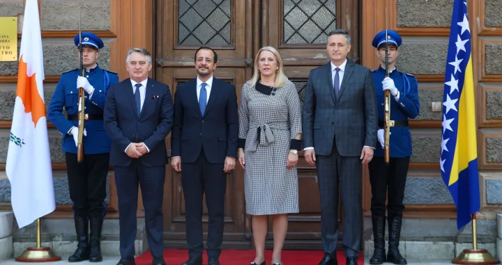 SARAJEVO, 15. maja (FENA) - Članovi Predsjedništva BiH svečano su dočekali predsjednika Republike Kipar Nikosa Christodoulidesa koji danas boravi u posjeti Bosni i Hercegovini. (Foto Fena Harun Muminović)/