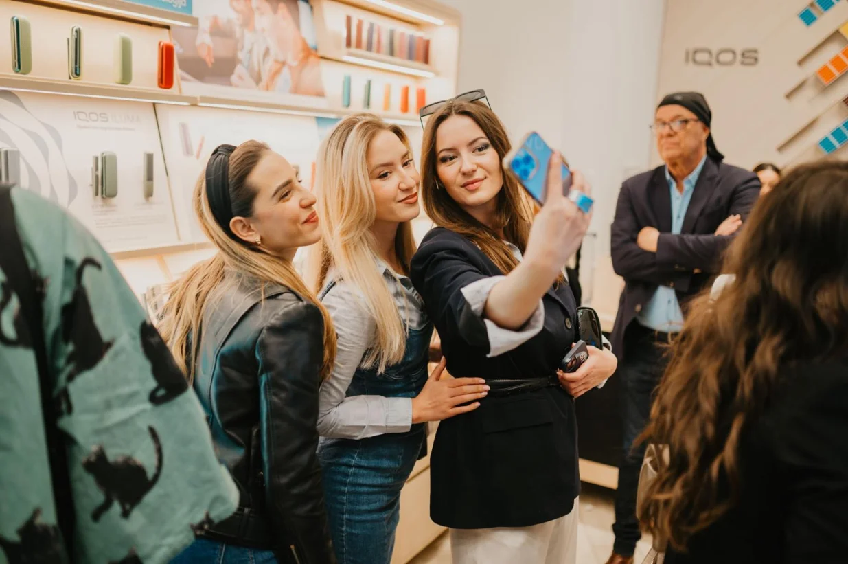 Predstavljen povod saradnje IQOS-a i Marka Fehera u Sarajevu: Curious X kao prostor gdje znatiželja postaje umjetnost//