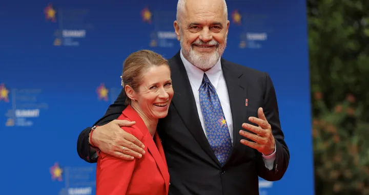 Albanian Prime Minister Edi Rama welcomes High Representative of the European Union for Foreign Affairs and Security Policy Kaja Kallas during the European Political Community Summit at Skanderbeg Square in Tirana, Albania, May 16, 2025. REUTERS/Valdrin Xhemaj/Valdrin Xhemaj