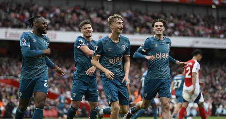 Soccer Football - Premier League - Arsenal v AFC Bournemouth - Emirates Stadium, London, Britain - May 3, 2025 AFC Bournemouth's Dean Huijsen celebrates scoring their first goal with Antoine Semenyo, Milos Kerkez and Alex Scott REUTERS/Tony O Brien EDITORIAL USE ONLY. NO USE WITH UNAUTHORIZED AUDIO, VIDEO, DATA, FIXTURE LISTS, CLUB/LEAGUE LOGOS OR 'LIVE' SERVICES. ONLINE IN-MATCH USE LIMITED TO 120 IMAGES, NO VIDEO EMULATION. NO USE IN BETTING, GAMES OR SINGLE CLUB/LEAGUE/PLAYER PUBLICATIONS. PLEASE CONTACT YOUR ACCOUNT REPRESENTATIVE FOR FURTHER DETAILS..