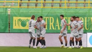 16.05.2025., stadion Aldo Drosina, Pula - SuperSport HNL, 35. kolo, NK Istra 1961 - HNK Sibenik. Slavlje nogometasa Istre nakon pogotka VInka Rozica za vodstv 2:0. Ville Koski, Josip Radosevic, Mateo Lisica, George Gagua, Stjepan Loncar i Vinko Rozic Photo: Srecko Niketic/PIXSELL