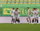 16.05.2025., stadion Aldo Drosina, Pula - SuperSport HNL, 35. kolo, NK Istra 1961 - HNK Sibenik. Slavlje nogometasa Istre nakon pogotka VInka Rozica za vodstv 2:0. Ville Koski, Josip Radosevic, Mateo Lisica, George Gagua, Stjepan Loncar i Vinko Rozic Photo: Srecko Niketic/PIXSELL