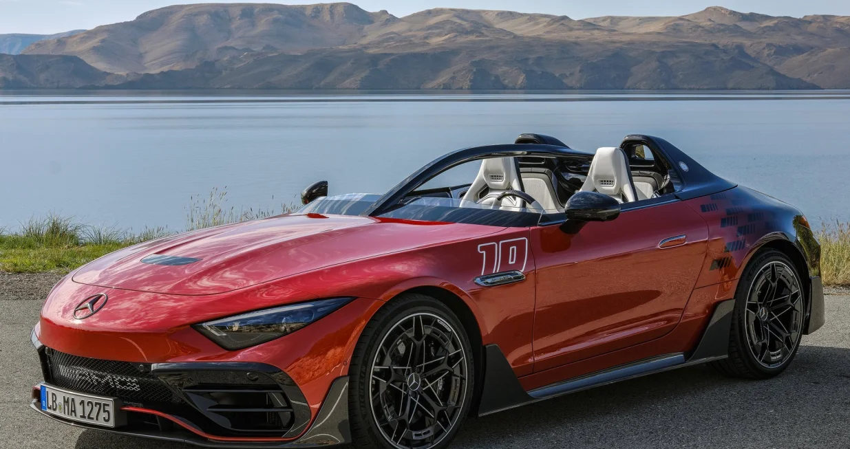 Sezona Formule 1 za 2024. godinu za nama je i po Mercedesu sada je idealan trenutak za početak prodaje njegovog cestovnog bolida Pure Speed, koji je inspirisan svijetom Formule 1.sdgsdg/