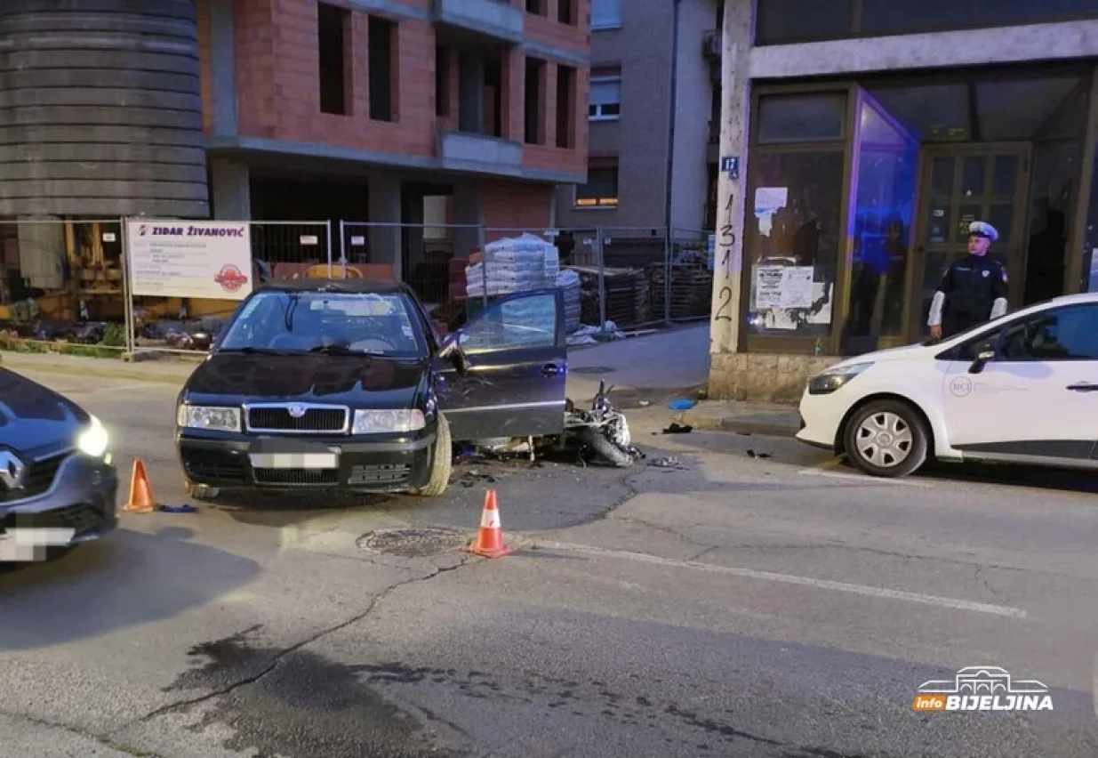 Saobraćajna nesreća u Bijeljini, sudar mopeda i putničkog vozila//