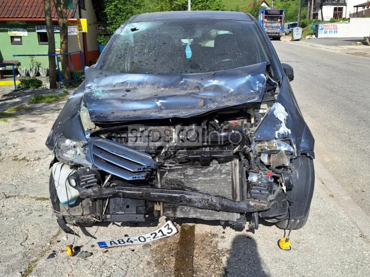 Uništeni automovil/Srpskainfo.com