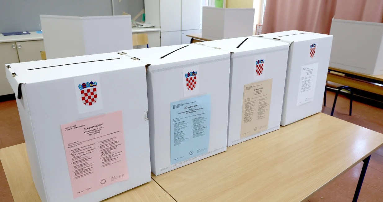 18.05.2025., Zagreb - U 7 sati otvorena su biracka mjesta za Lokalne izbore 2025. Na birackom mjestu u Brestju gradjani glasuju od jutra. Photo: Patrik Macek/PIXSELL/Patrik Macek/pixsell