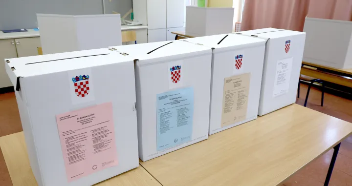 18.05.2025., Zagreb - U 7 sati otvorena su biracka mjesta za Lokalne izbore 2025. Na birackom mjestu u Brestju gradjani glasuju od jutra. Photo: Patrik Macek/PIXSELL/Patrik Macek/pixsell