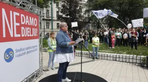 Protest upozorenja Sindikata radnika trgovine i uslužnih djelatnosti BiH zbog najave uvođenja radnih nedjelja/Senad Gubelić