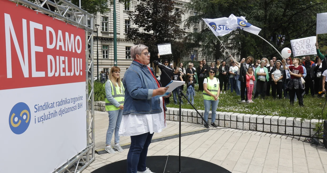 Protest upozorenja Sindikata radnika trgovine i uslužnih djelatnosti BiH zbog najave uvođenja radnih nedjelja/Senad Gubelić