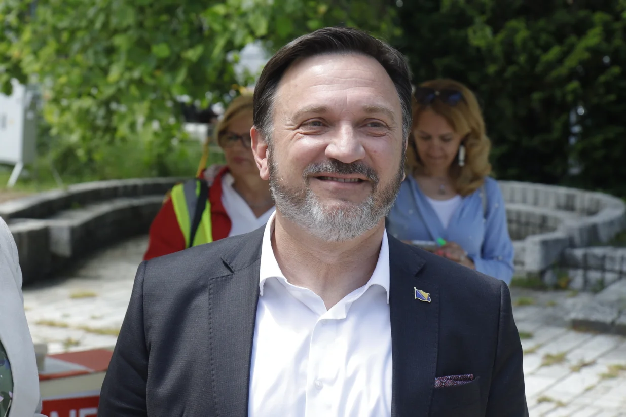 Protest upozorenja Sindikata radnika trgovine i uslužnih djelatnosti BiH zbog najave uvođenja radnih nedjelja/Senad Gubelić